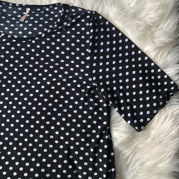 Large size lose fit polka dot blouse. - Picture 2 of 7